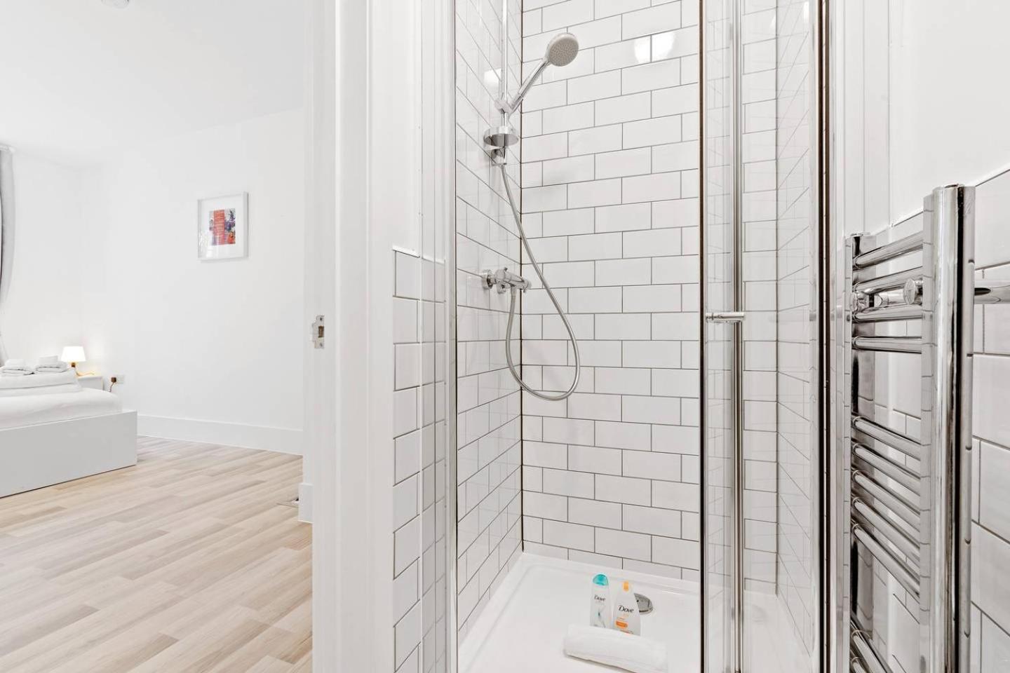לונדון Airy Spacious 1 Bedroom Aprtment With Garden In Brixton מראה חיצוני תמונה